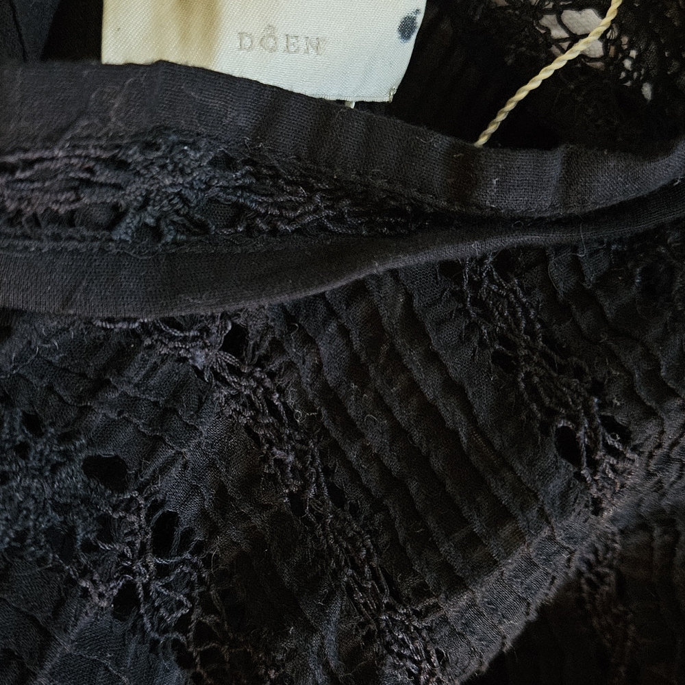 Doen Black Crochet Lace Blouse